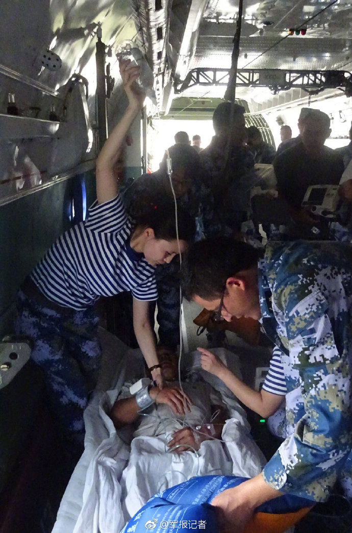 中国海军再派一架运输机飞赴南沙转运重病渔民