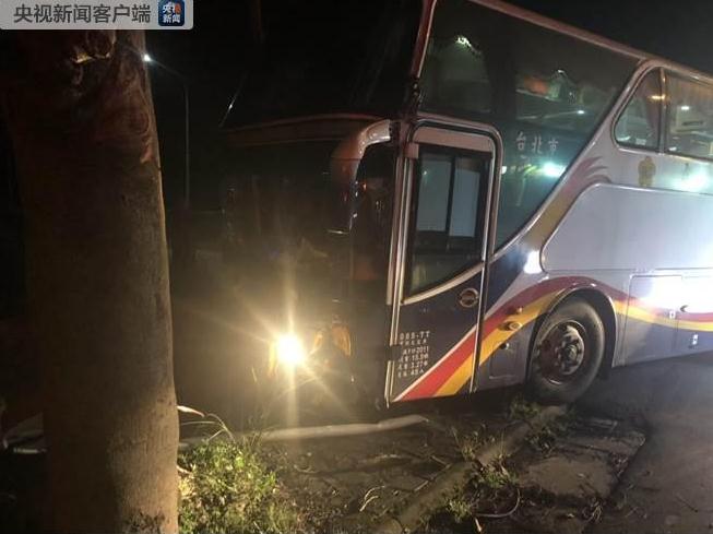 台花莲2陆客团游览车车祸 10人受伤送医